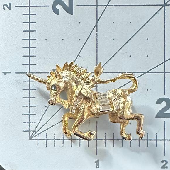 Sphinx vintage gold plated clear green rhinestones unicorn figural brooch pin - Picture 8 of 8